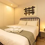 Stylish, Sea Point Apartment W Parking