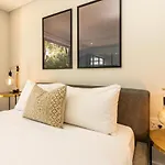 Stylish, Sea Point Apartment W Parking