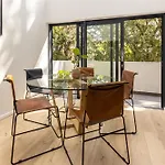 Stylish, Sea Point Apartment W Parking