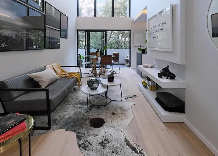 Stylish, Sea Point Apartment W Parking