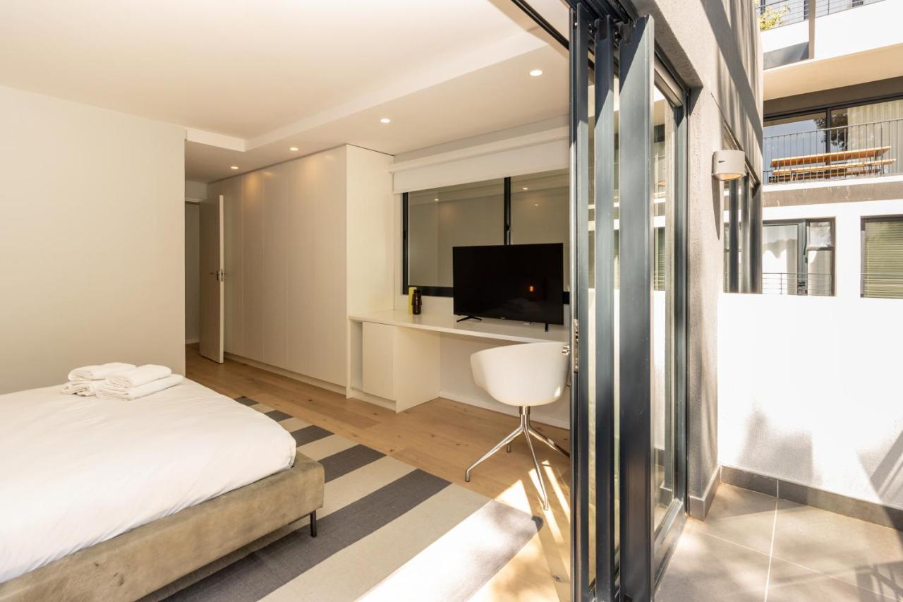 Stylish, Sea Point Apartment W Parking