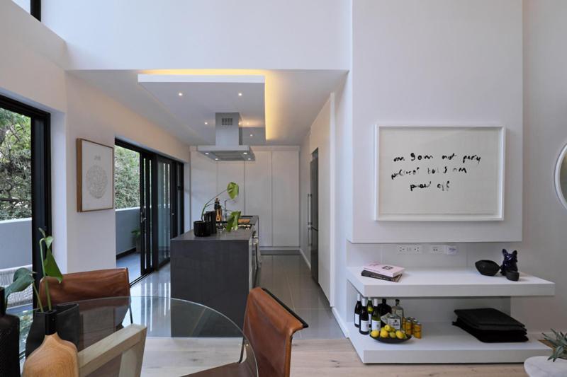 Stylish, Sea Point Apartment W Parking